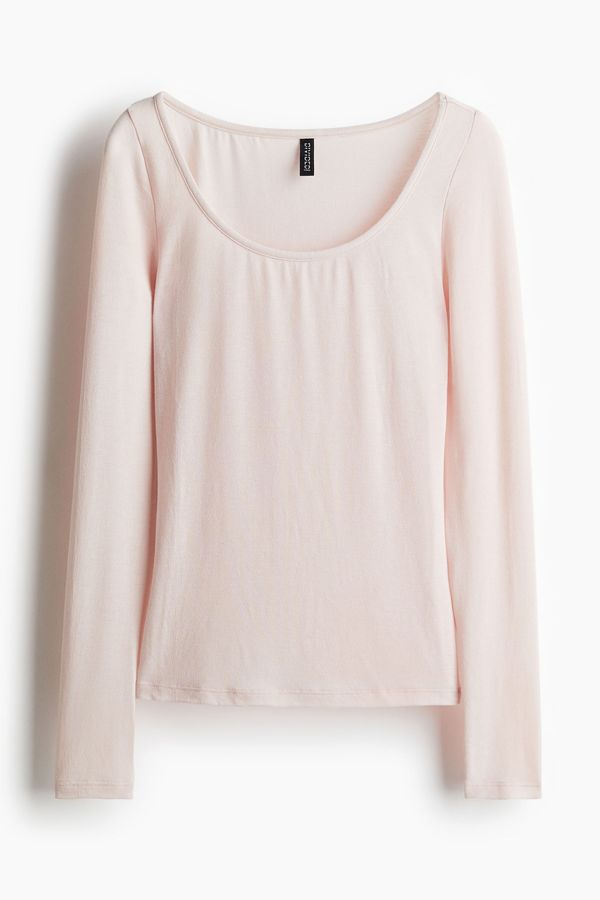 Blusa con escote en U