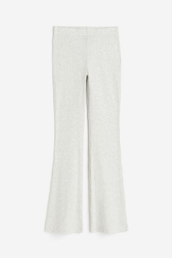 Pantalón acampanado