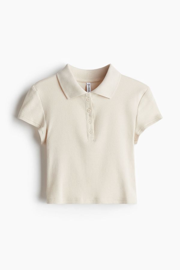 Camiseta estilo polo en punto acanalado