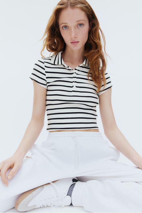 Camiseta estilo polo en punto acanalado