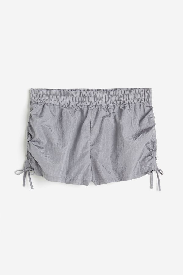Shorts en nailon con cordones de ajuste