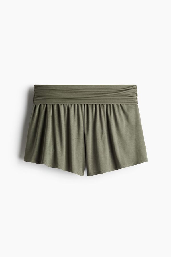 Shorts de viscosa con frunces