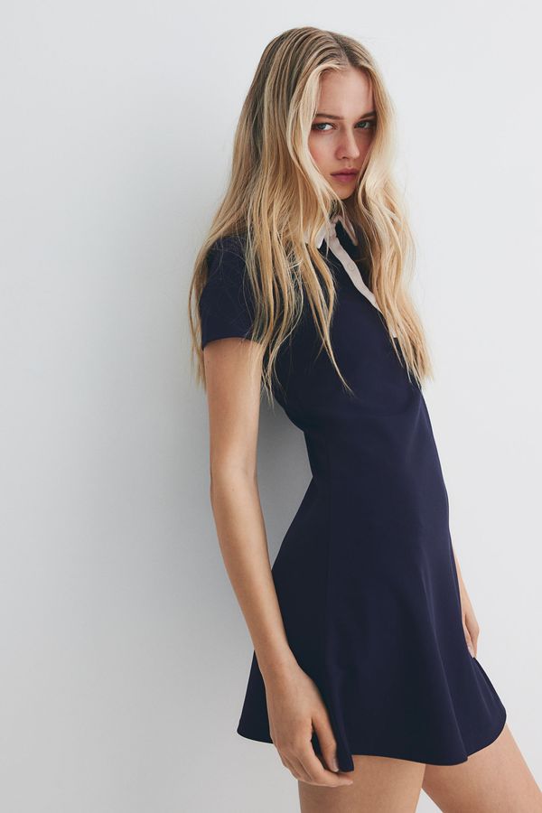 Vestido estilo polo con falda acampanada