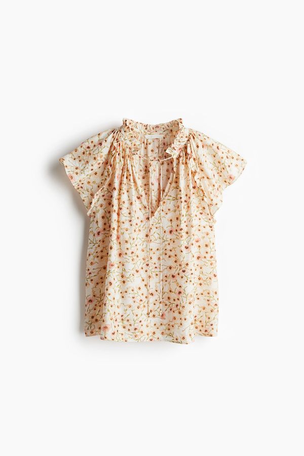 Blusa con mangas mariposa