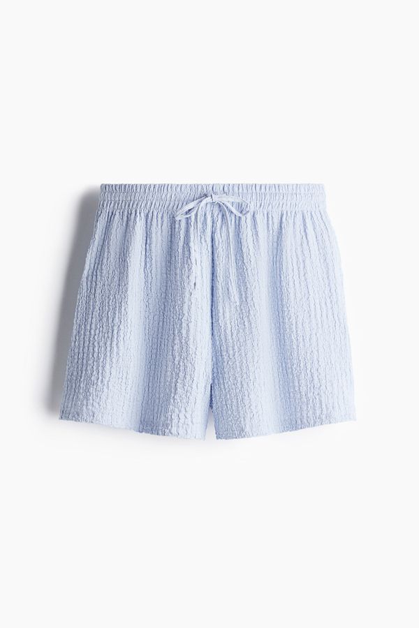 Shorts efecto arrugado con cordón de ajuste