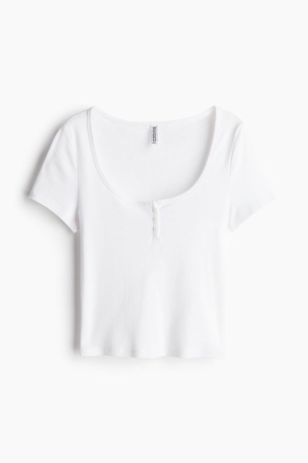 Button-top scoop-neck T-shirt