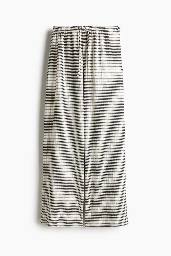 Pantalón amplio con cordón de ajuste