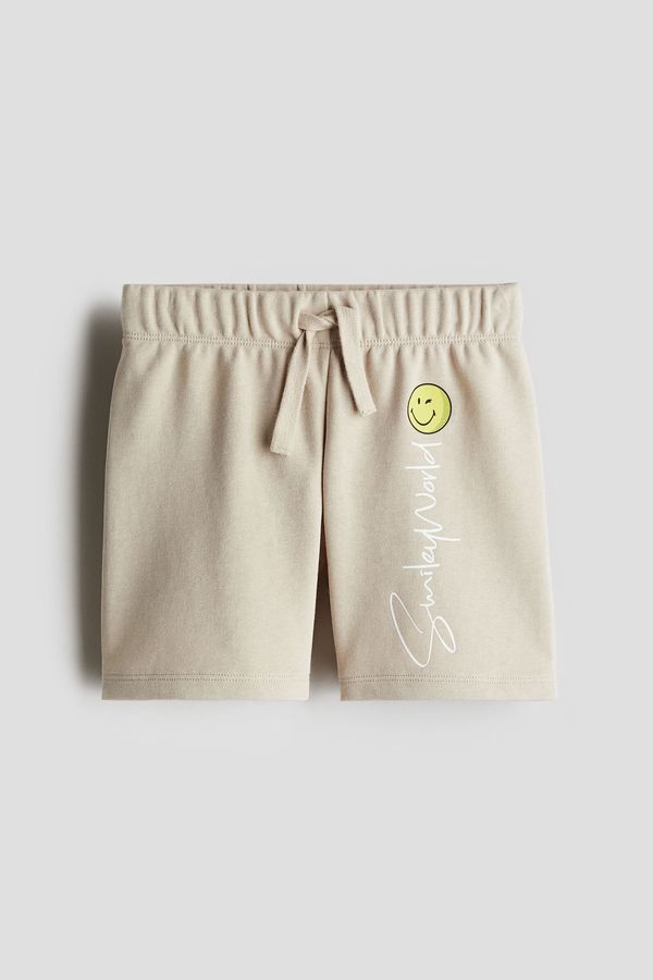 Shorts estampado con cierre decorativo
