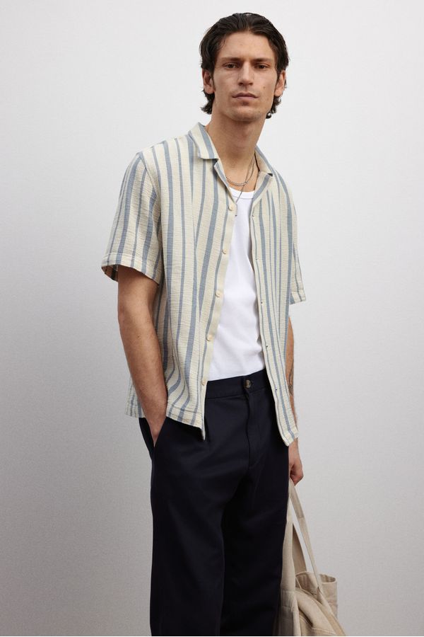 Camisa resort Regular Fit con textura
