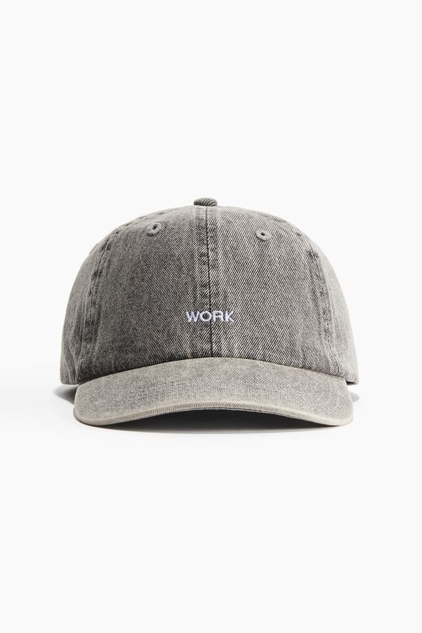 Gorra en algodón con motivo bordado