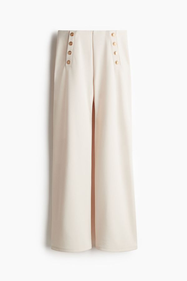 Pantalón con botonadura frontal