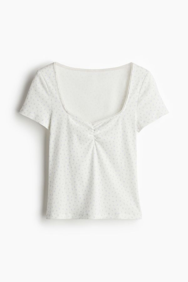 Camiseta con ribetes de picot