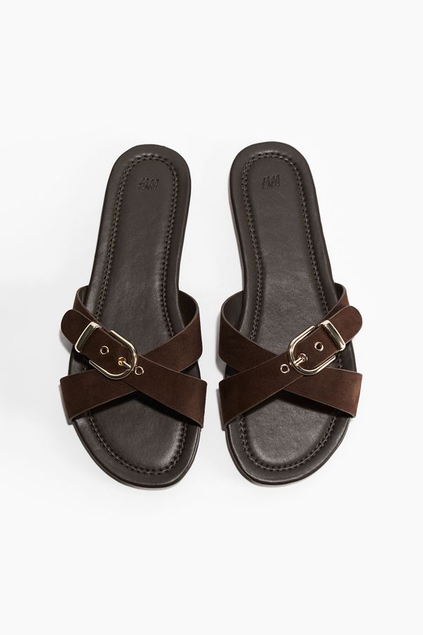Sandalias con tiras cruzadas sobre el empeine