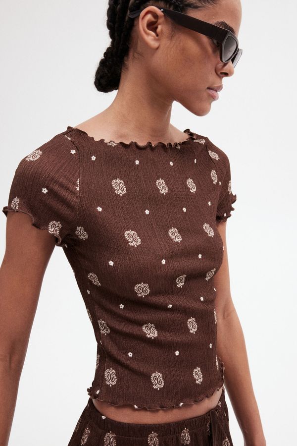Blusa efecto arrugado con detalles fileteados