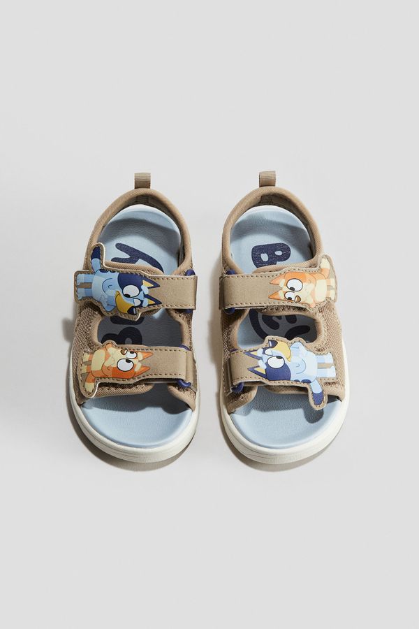 Sandalias con motivo