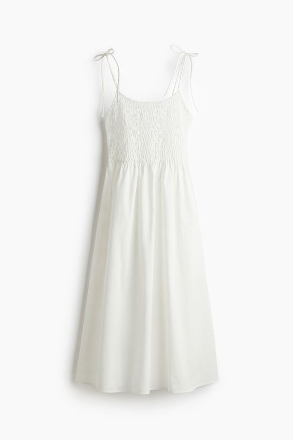 Vestido enresortado con tiras de anudar