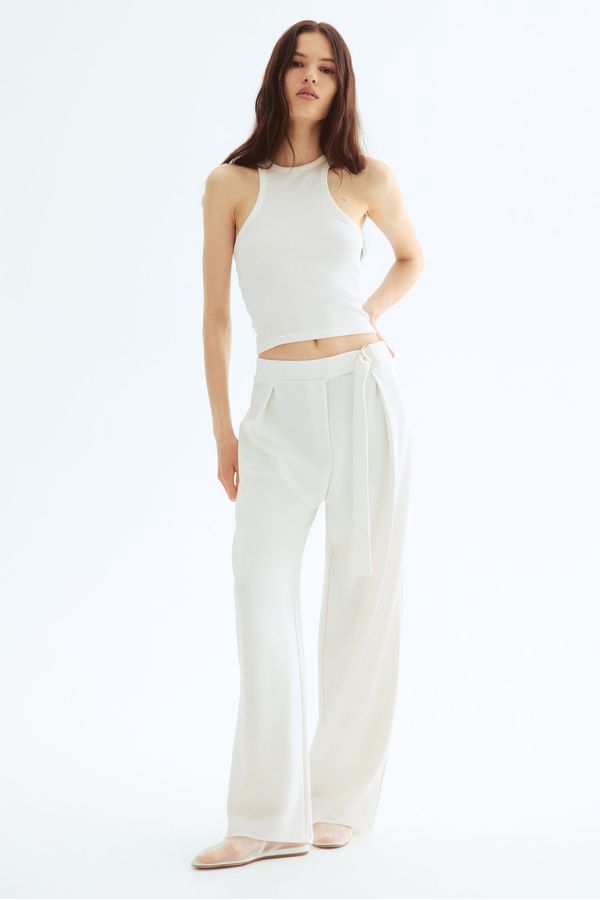 Pantalón con cinturón
