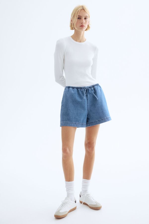 Shorts en denim con cordón de ajuste