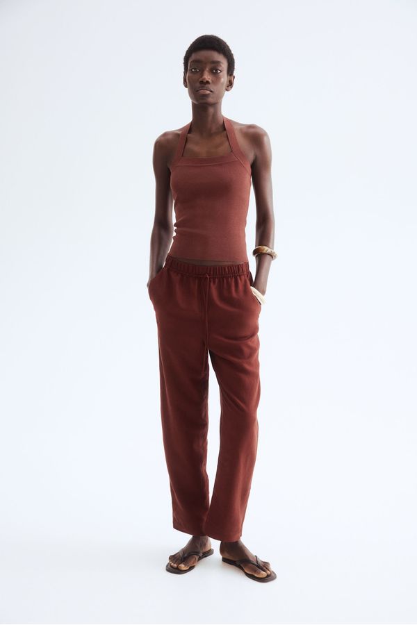 Pantalón en mezcla de lino con cordón de ajuste