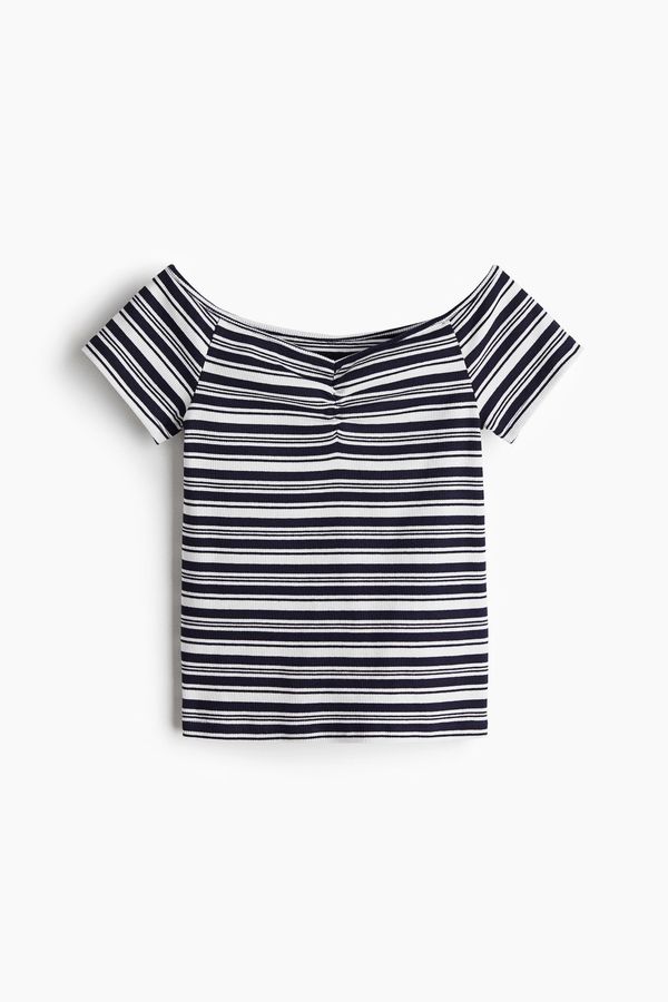 Blusa en punto acanalado con escote barco