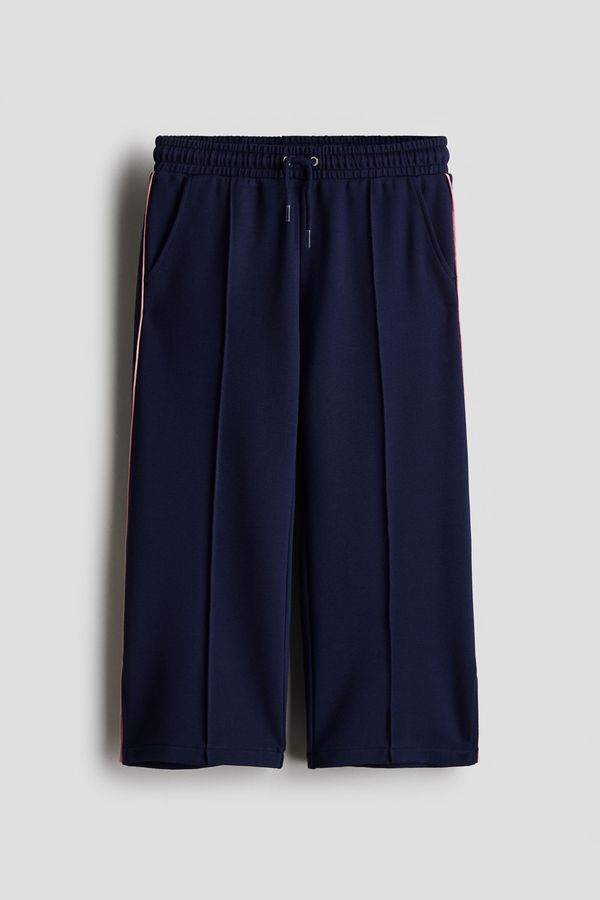 Pantalón ancho con línea de quiebre