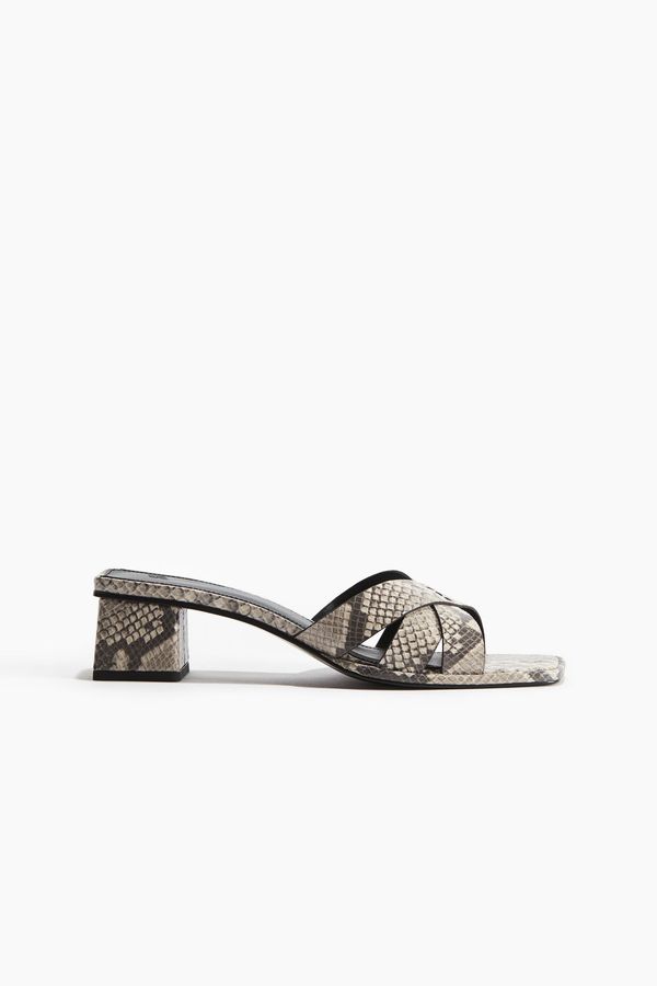 Sandalias con tacón cuadrado