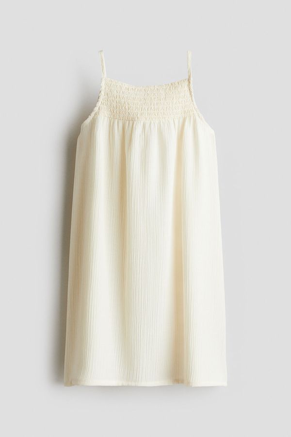 Vestido de tiras con canesú enresortado