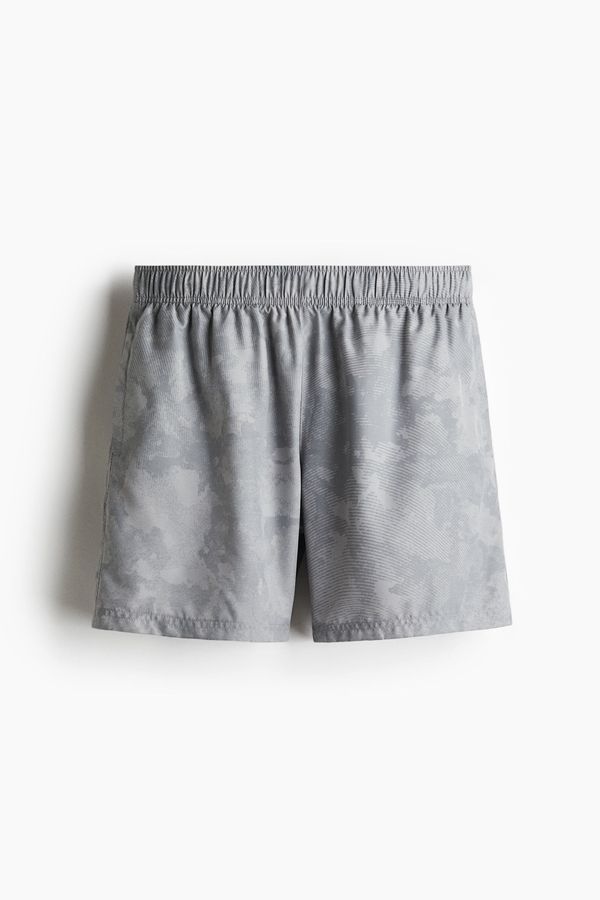 Shorts a media pierna con DryMove™
