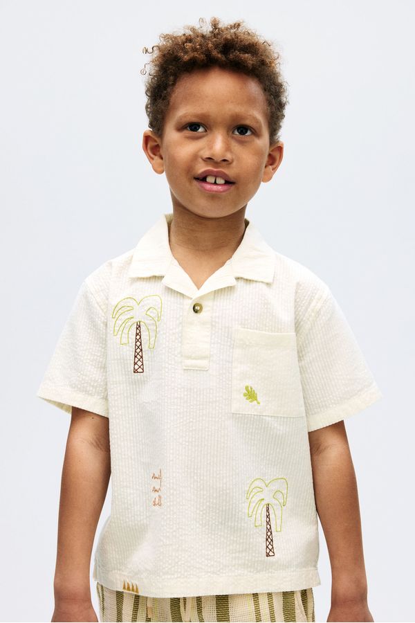 Camiseta estilo polo en sirsaca de algodón
