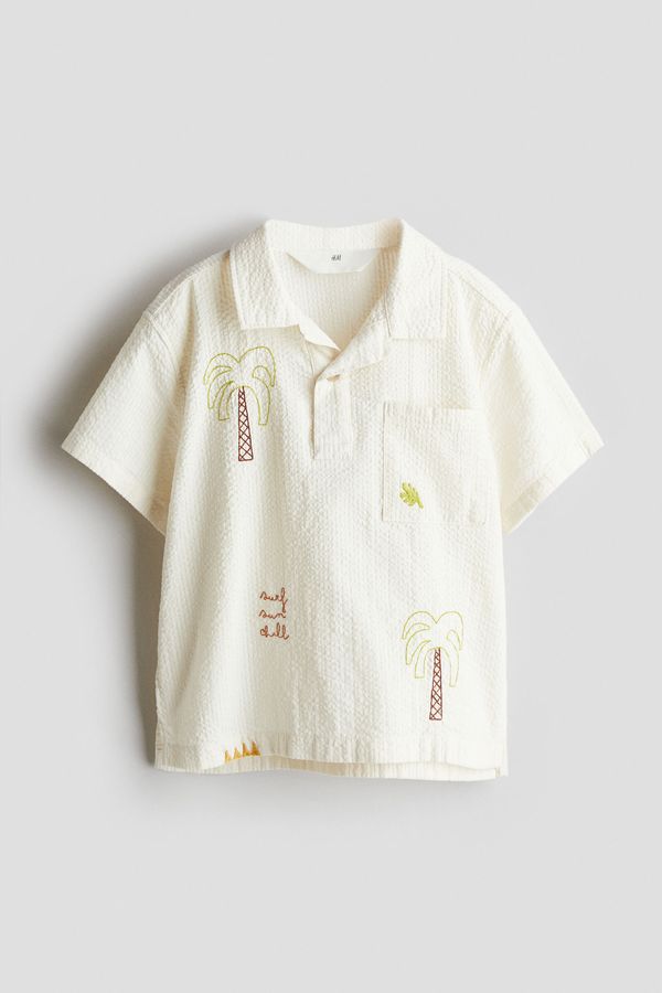 Camiseta estilo polo en sirsaca de algodón