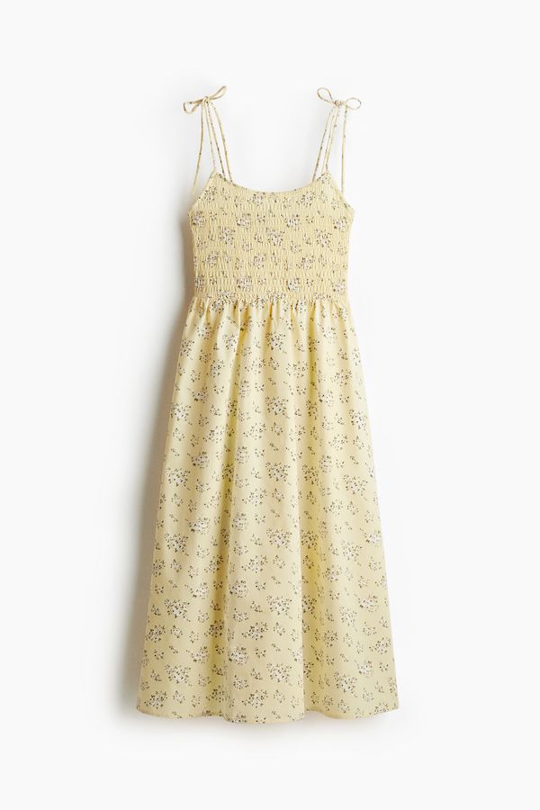 Vestido enresortado con tiras de anudar