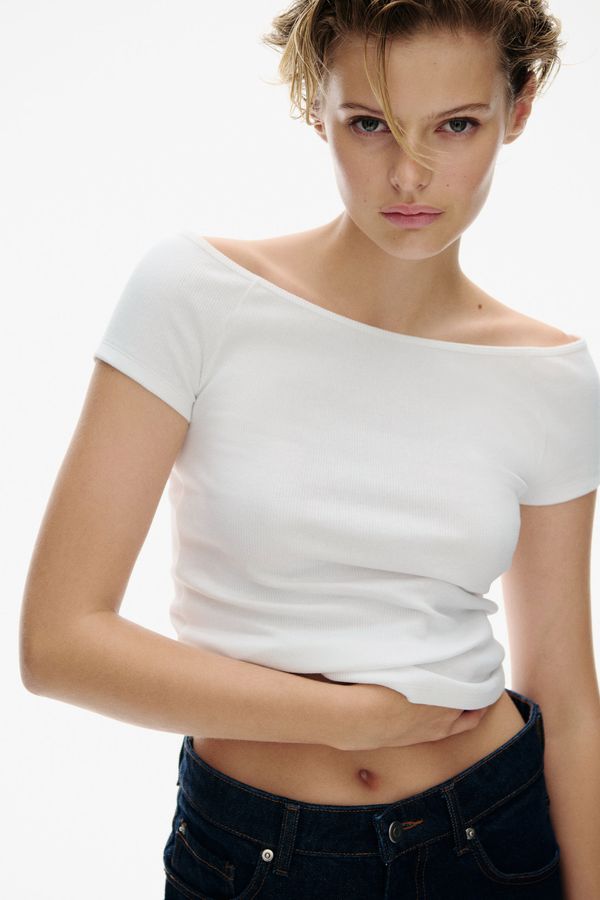 Blusa off-the-shoulder en punto acanalado