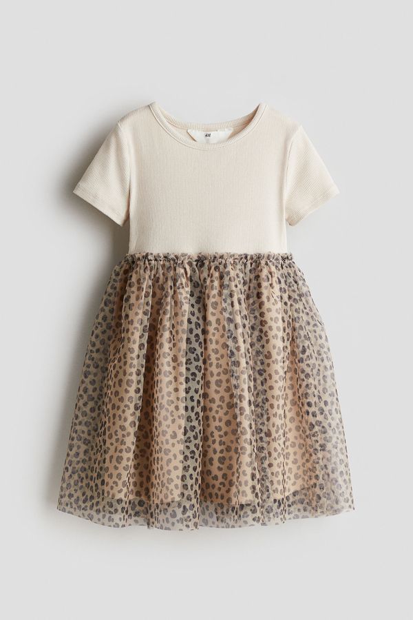 Vestido con falda de tul