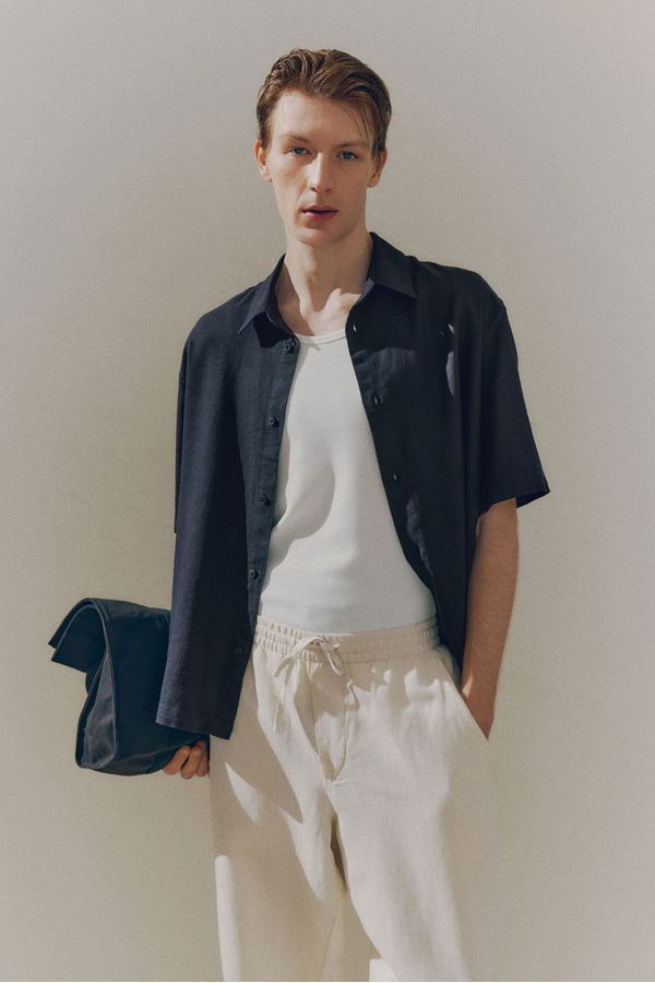 Camisa Loose Fit de mangas cortas con lino
