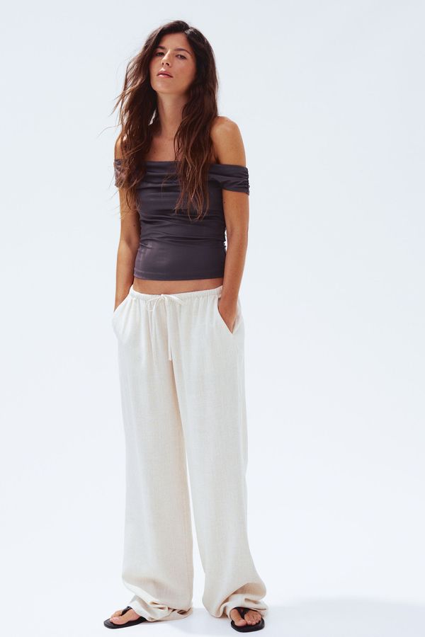Blusa off-the-shoulder drapeada