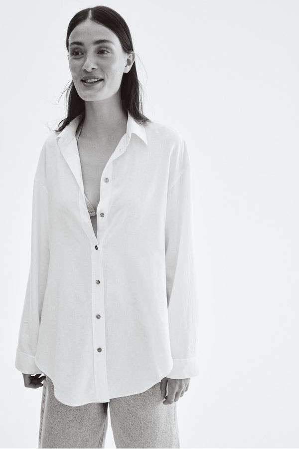 Camisa en mezcla de lino con tiras de anudar