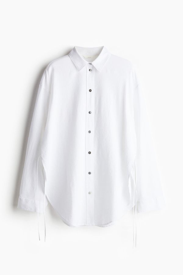 Camisa en mezcla de lino con tiras de anudar