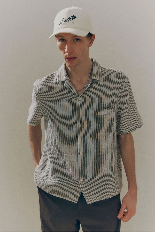 Camisa resort Regular Fit con textura