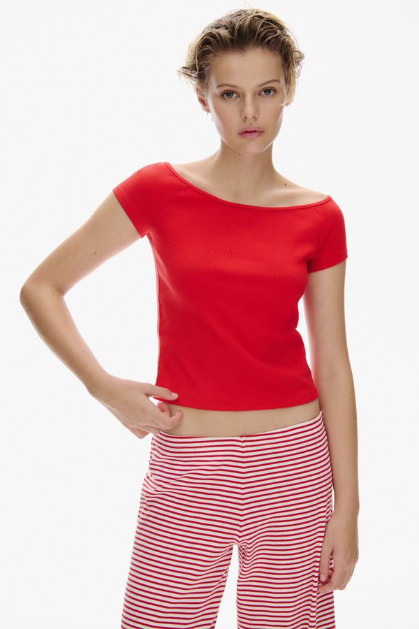 Blusa off-the-shoulder en punto acanalado