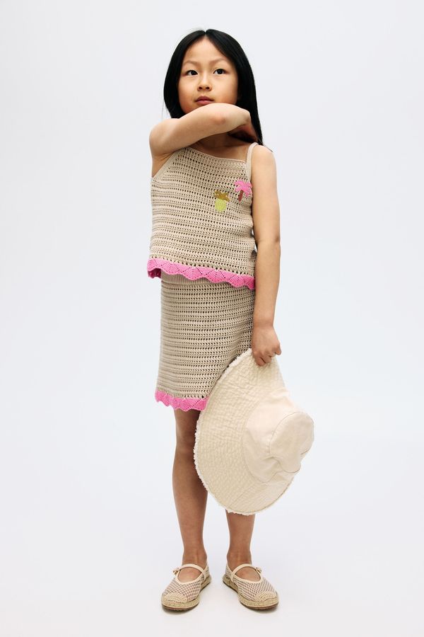 Conjunto de blusa y falda en tejido de punto