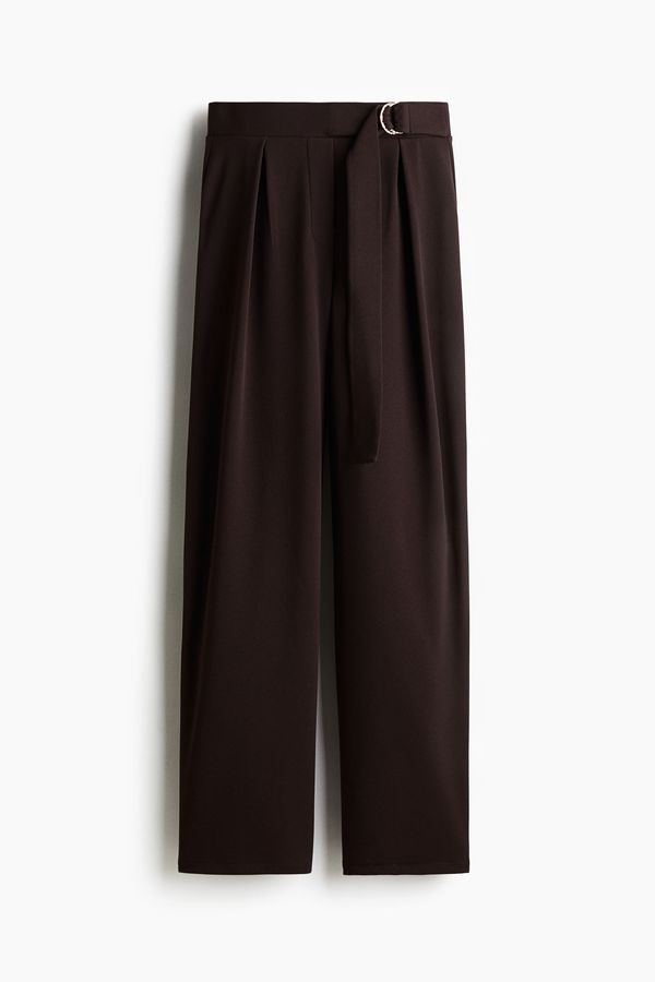 Pantalón con cinturón