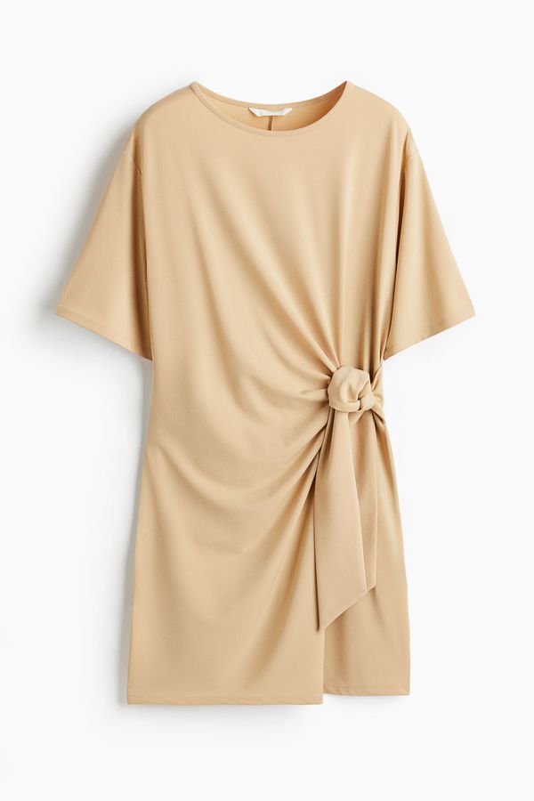 Vestido con detalle de nudo