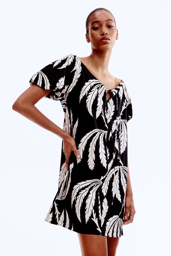Vestido con cordón de ajuste
