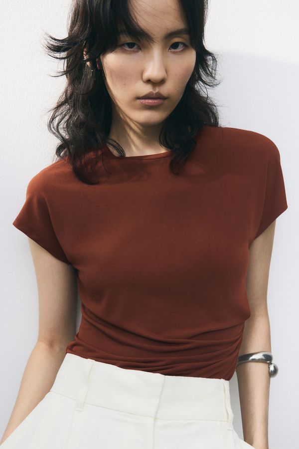 Blusa con manga japonesa