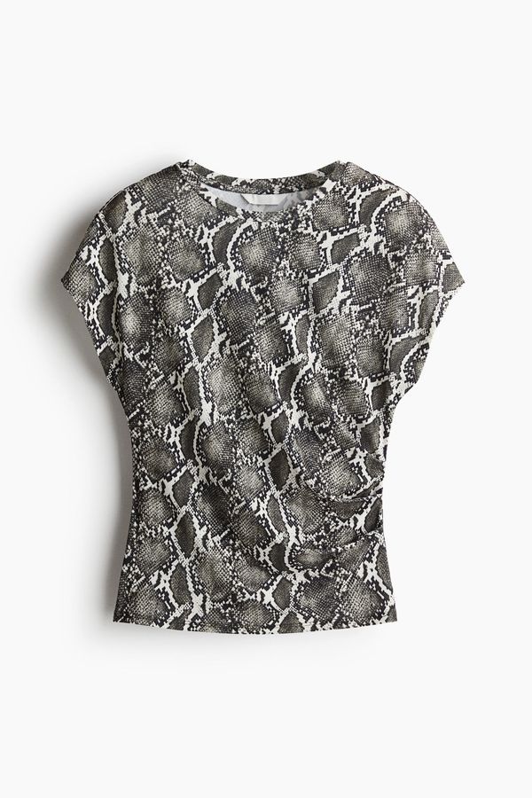 Blusa con manga japonesa