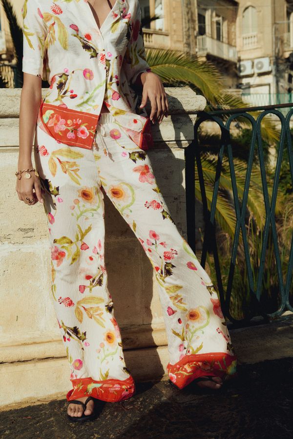 Pantalón ancho con cordón de ajuste