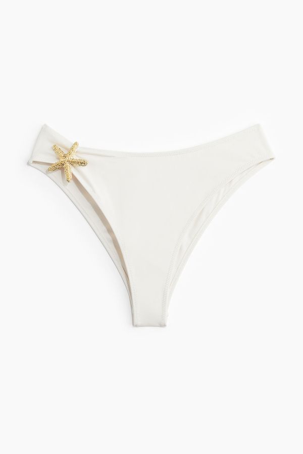 Panti de bikini con detalle de estrella de mar