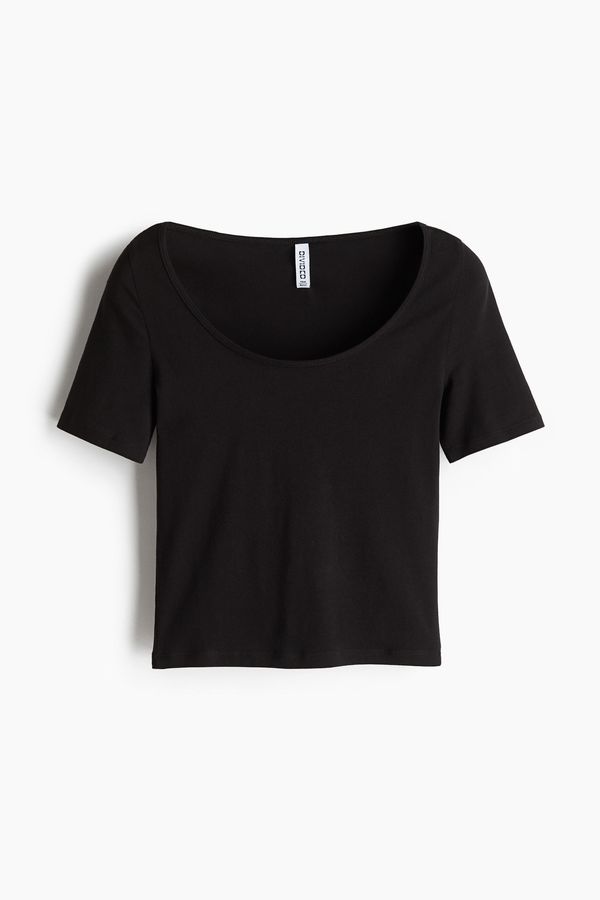 Camiseta cropped con escote en U