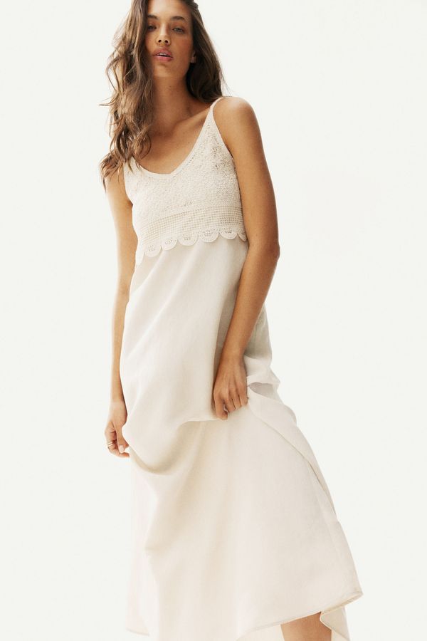 Vestido con detalle efecto crochet