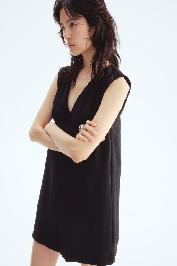 Vestido recto con escote en V